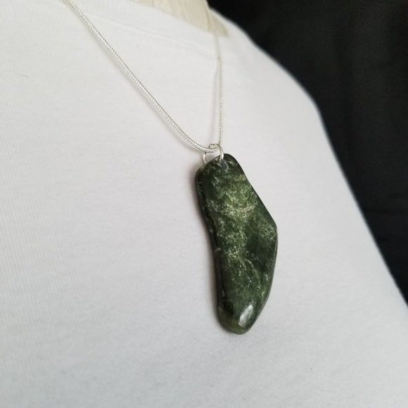 Deep Green Agate Vintage Necklace, Sterling 925 Chain 20" - Picture 3 of 10